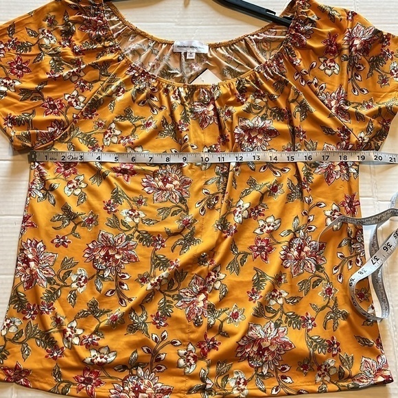 NWT-modern attraction-M-mustard yellow floral-Short sleeve shirt/top/blouse. - Picture 10 of 11